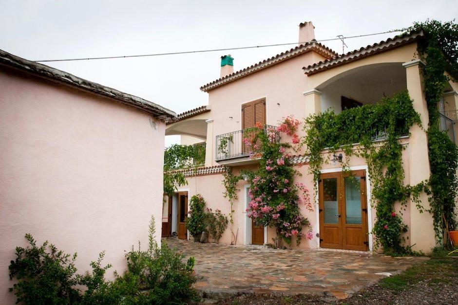 Agriturismo Donnolu Tertenìa Exteriér fotografie